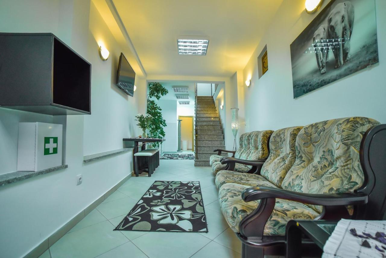 Hostel Sinj Esterno foto