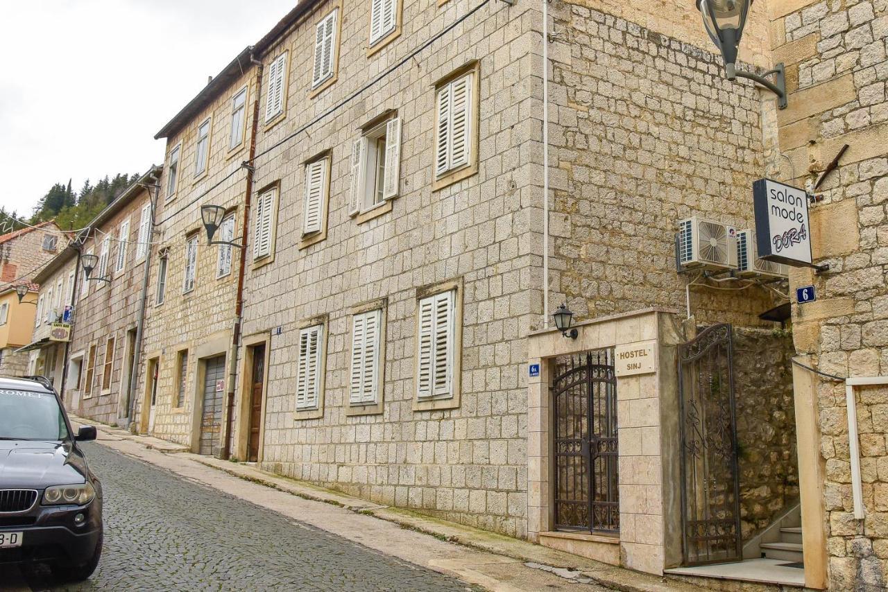 Hostel Sinj Esterno foto