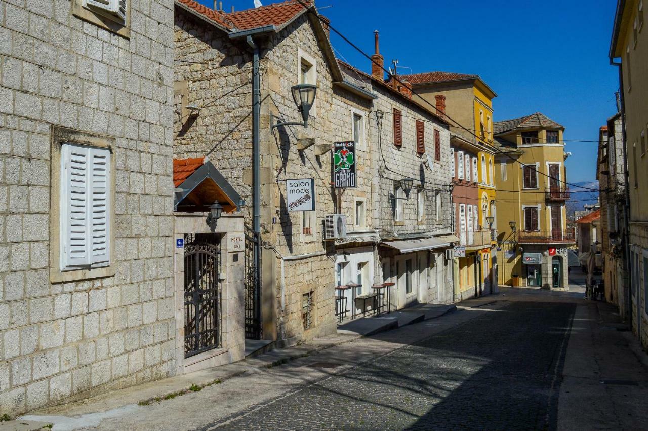 Hostel Sinj Esterno foto