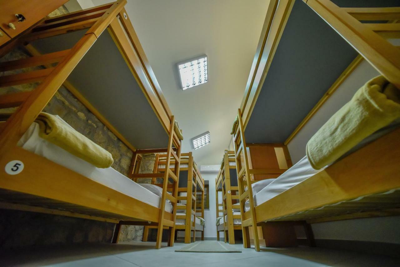 Hostel Sinj Esterno foto